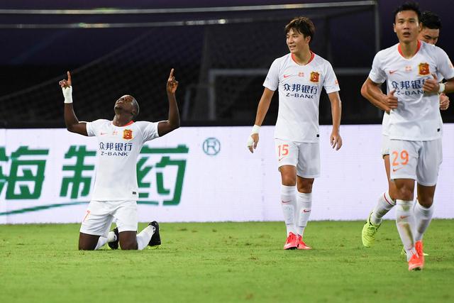 东契奇谈里夫斯：从伤病中恢复过来很艰难 我们知道他会反弹的